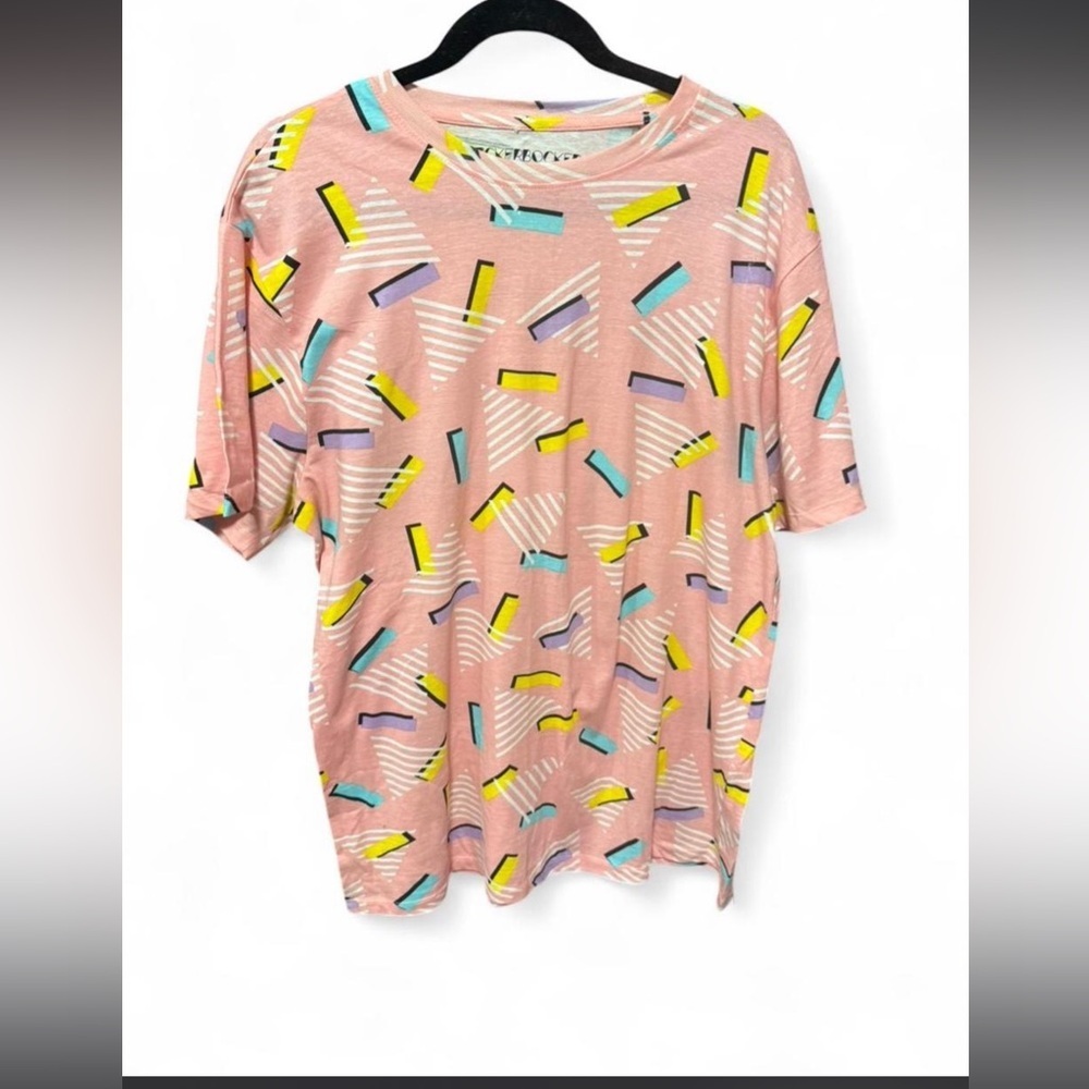 Knickerbocker pink short sleeved Tshirt w/colorful 1980s vibe retro design Men’s - Picture 6 of 7